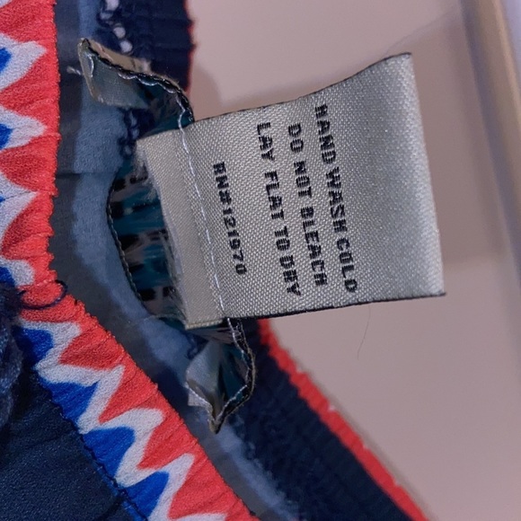 GUC Flying🍅 Sz-S Scoping Neckline/Cold Shoulder, Angle Sleeves, Lightweight Top - Picture 15 of 16